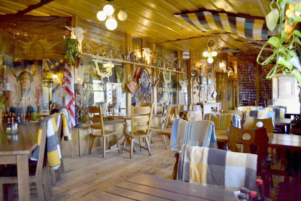 帕尔杜比采 牛排餐厅和宾馆饭店酒店 外观 照片